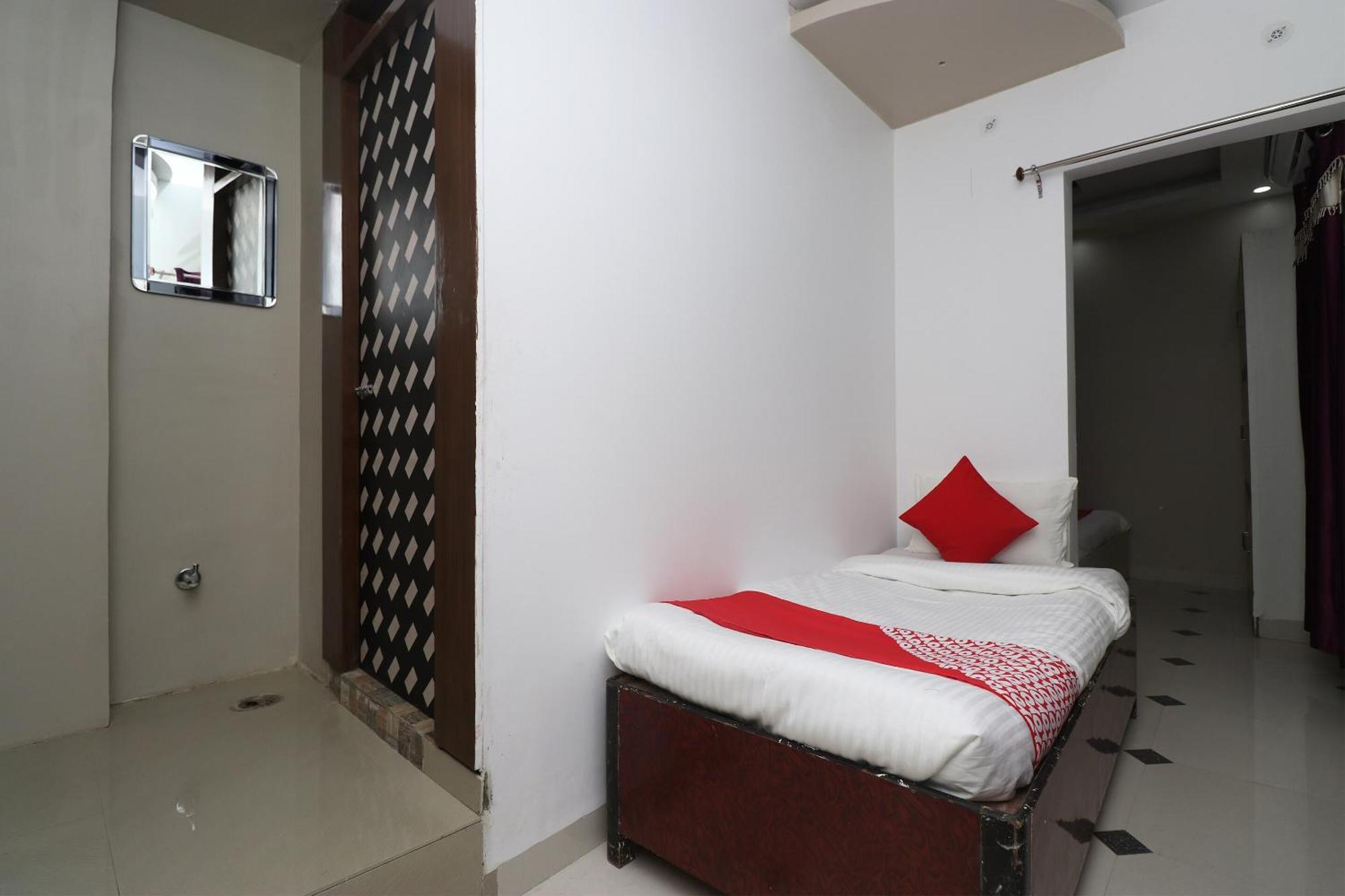 Hotel O Swastik Resort Colonelganj المظهر الخارجي الصورة