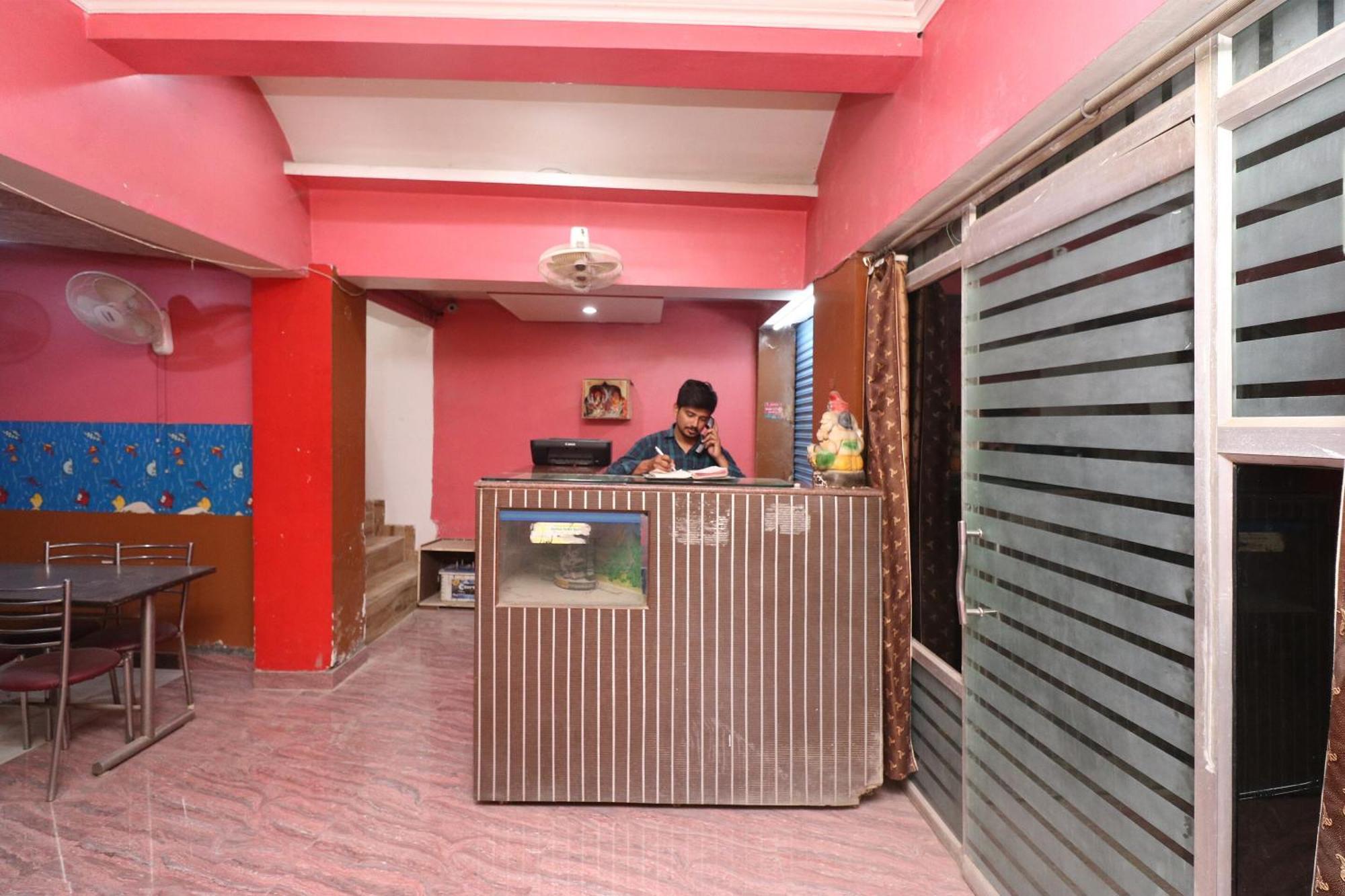 Hotel O Swastik Resort Colonelganj المظهر الخارجي الصورة
